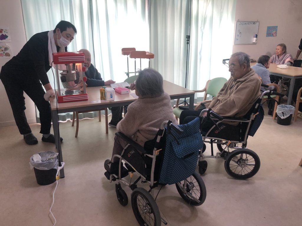 管理者とポップコーンマシンと利用者