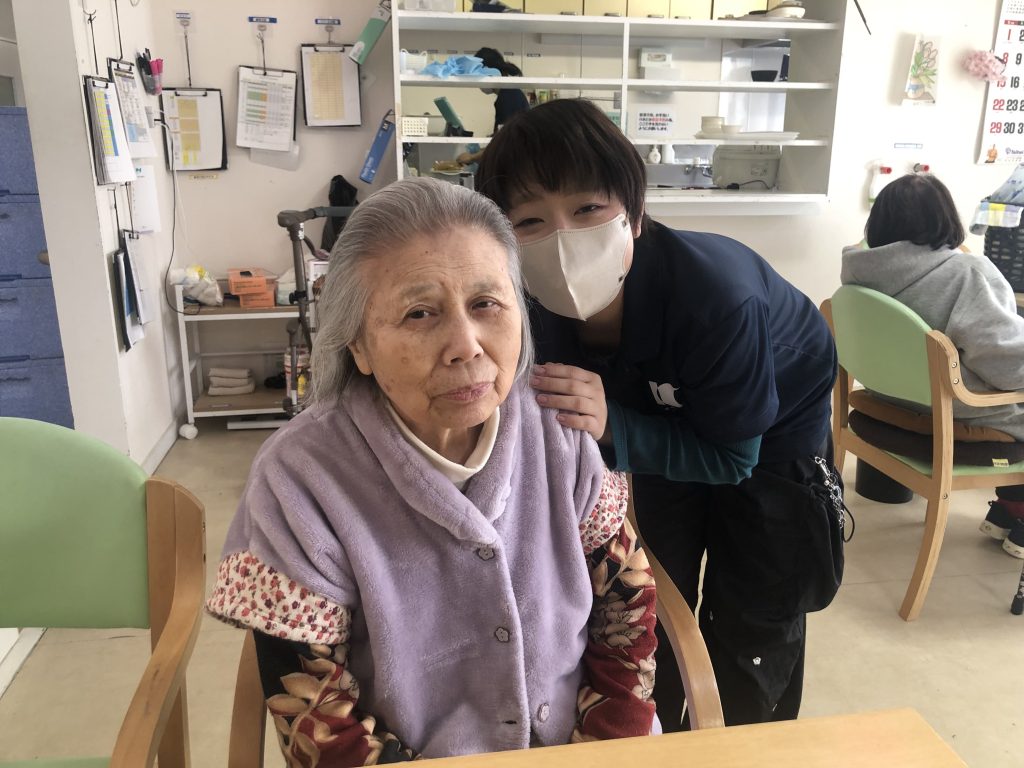 食べおえて幸せな表情