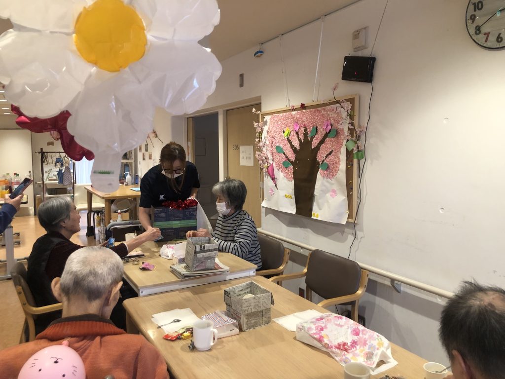 おやつのつかみ取り